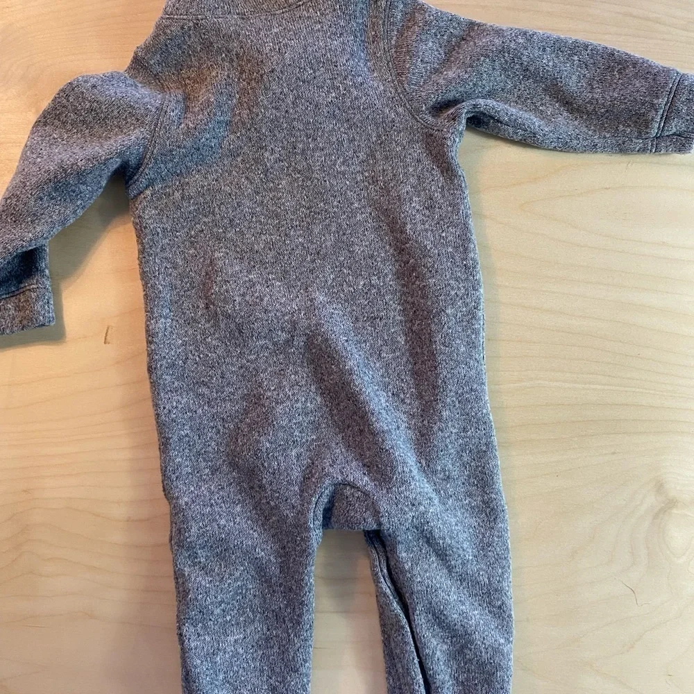 Old Navy One Piece Body Suit size 18-24 months (DE)